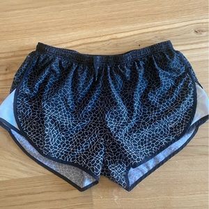 Nike running short, sz L